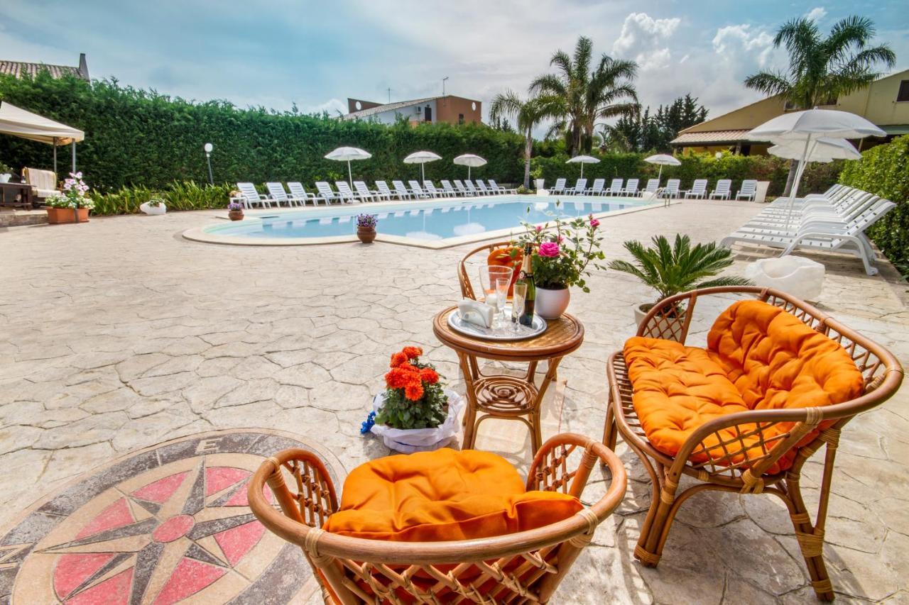 Casa Vacanza Paradise Vicino Cefalu Con Servizio Di Piscina A 3 Chilometri Leilighet Campofelice Di Roccella Eksteriør bilde