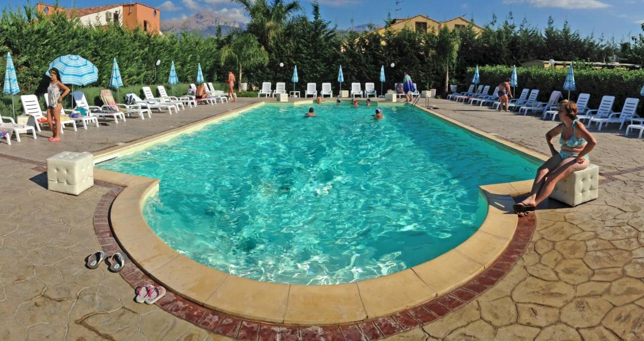 Casa Vacanza Paradise Vicino Cefalu Con Servizio Di Piscina A 3 Chilometri Leilighet Campofelice Di Roccella Eksteriør bilde
